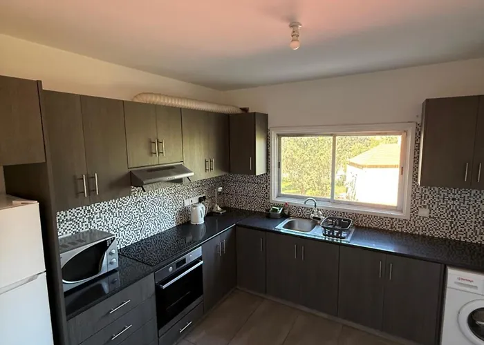 Leontiou 44 * Larnaca